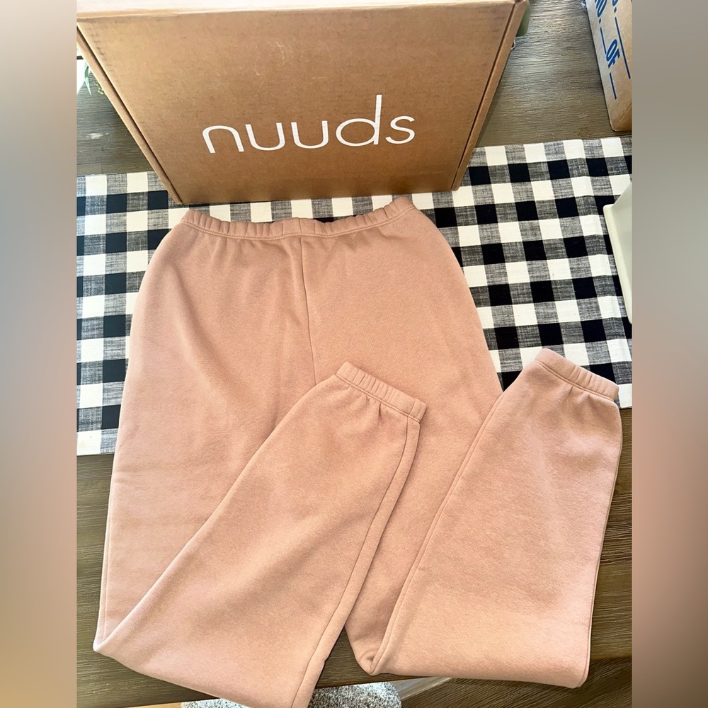 BRAND NEW NUUDS Classic Sweatpant in Sand